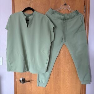 Mandala scrub pants and scrub top, Large, Olive green